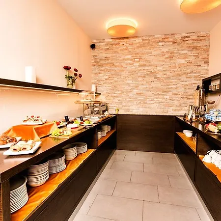 Hotel Ahotel 4*