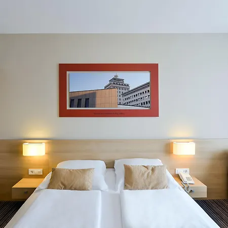 Ahotel Отель Любляна